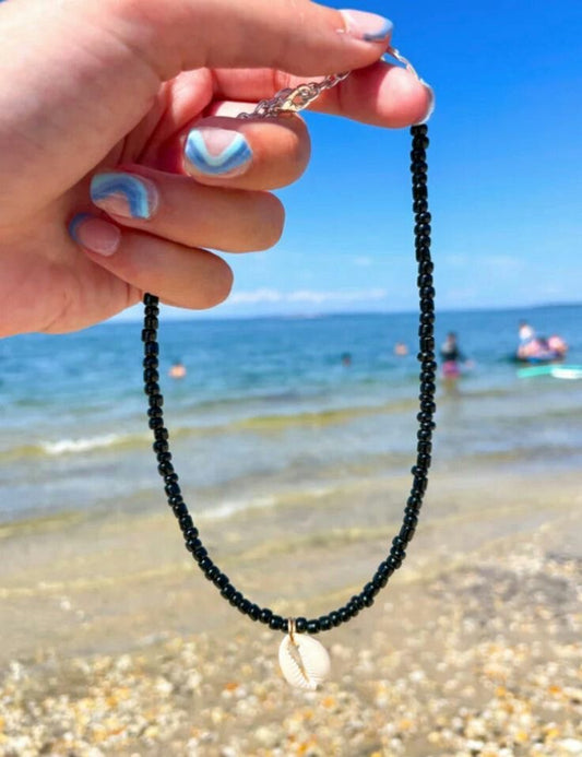 Cowry black beaded necklace 🐚