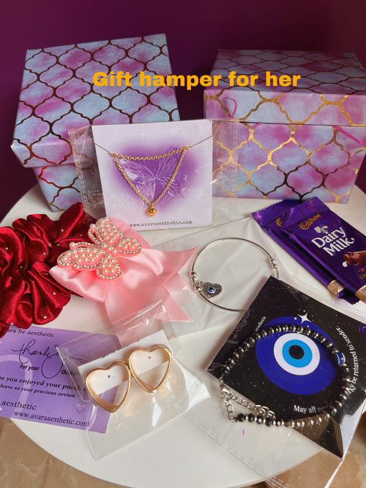 Gift hamper for her♥️🎀consist of 8 items as shown🌸